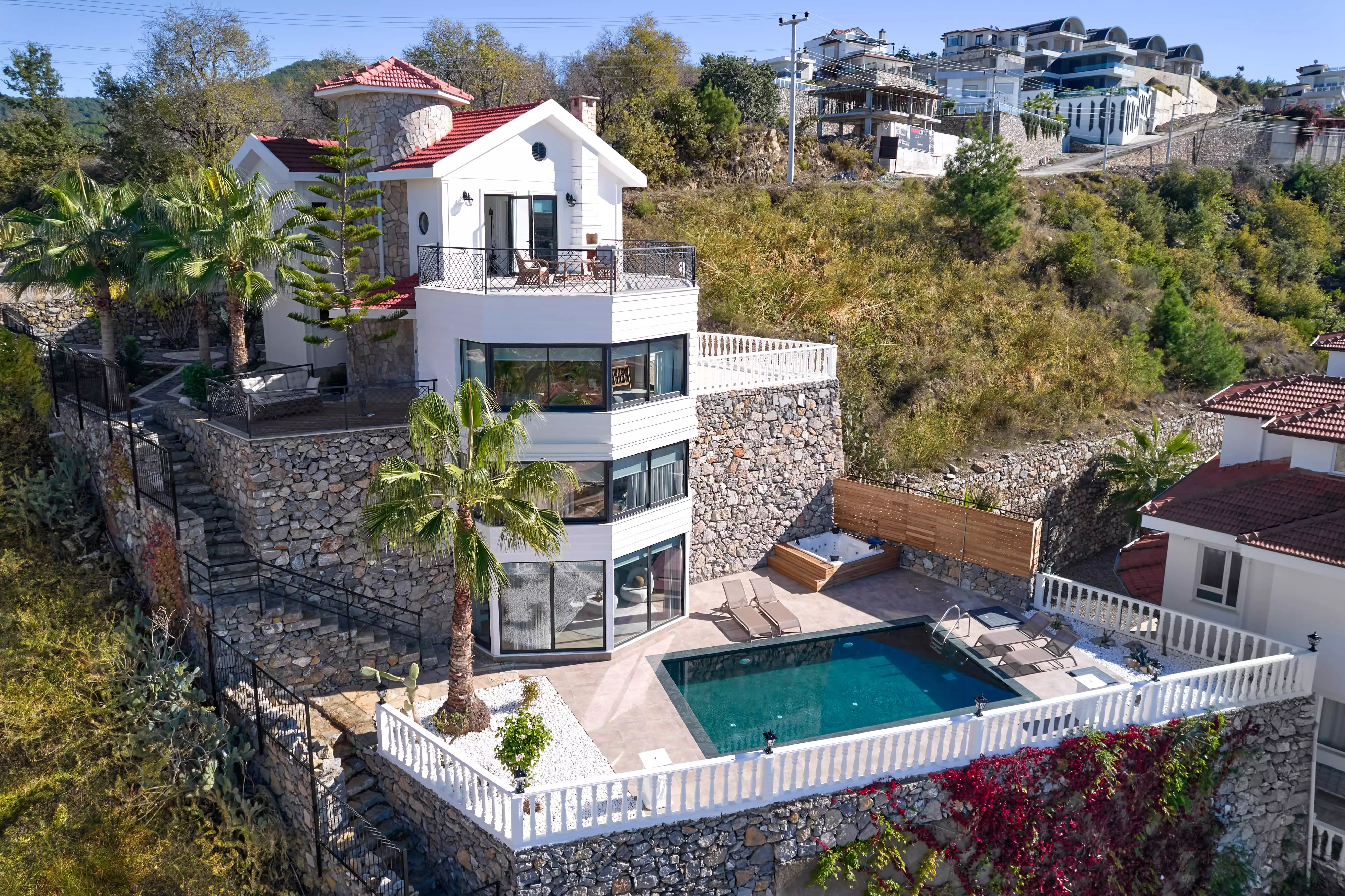 Villa 704m² in Turkey, Kargicak. Priced at 1190000€ rent photo-3