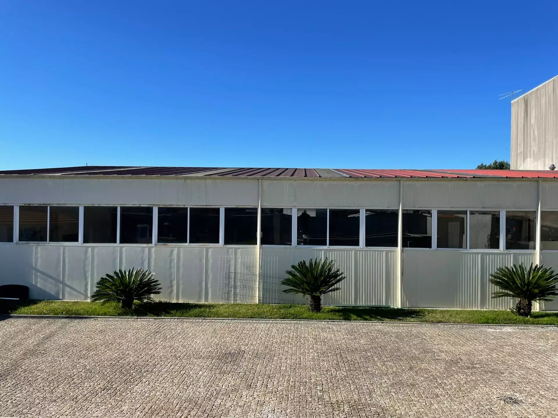 Warehouses 660m² in Portugal, Porto. Priced at 315000€ rent photo-3