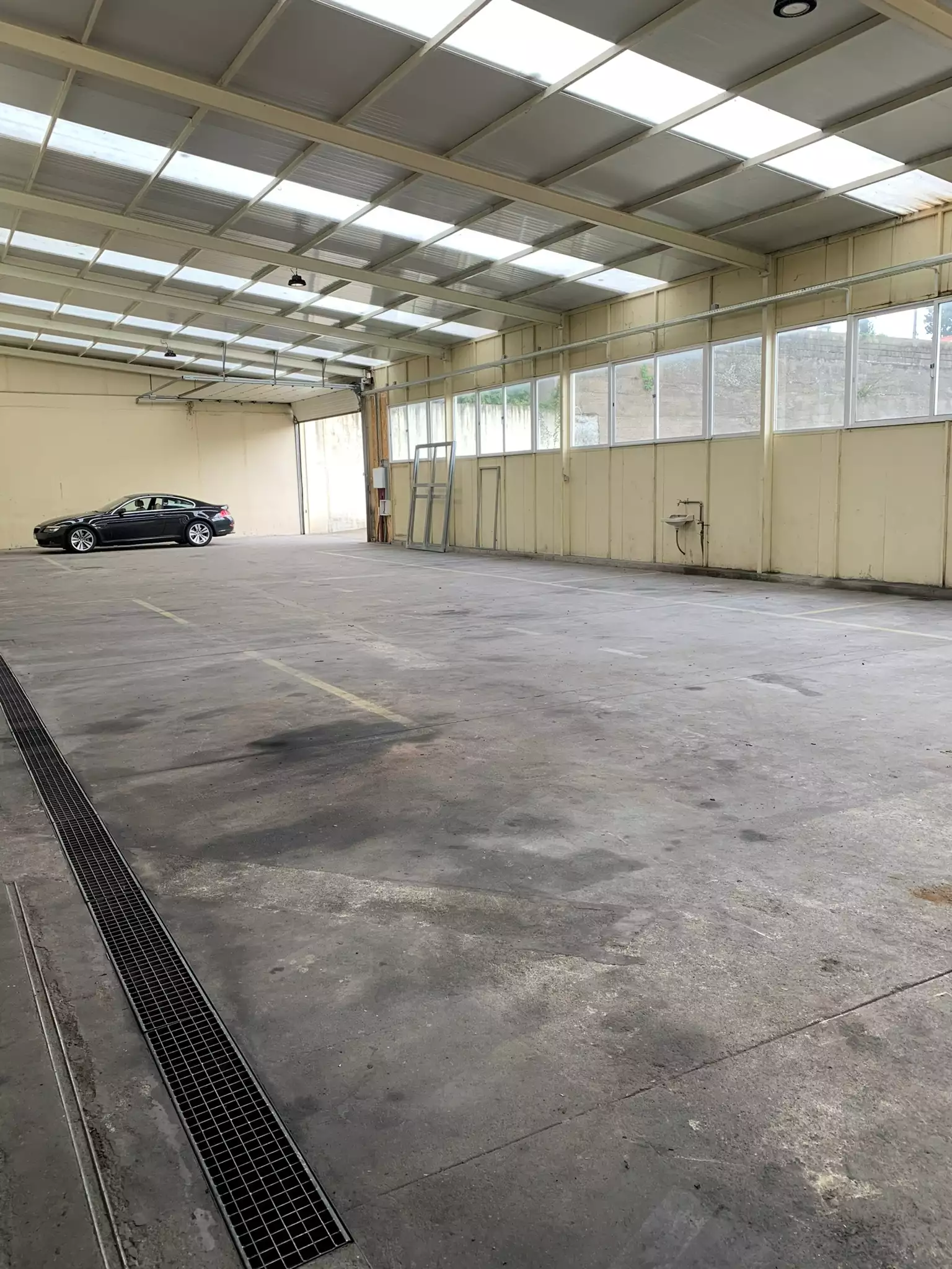 Warehouses 660m² in Portugal, Porto. Priced at 315000€ rent photo-8