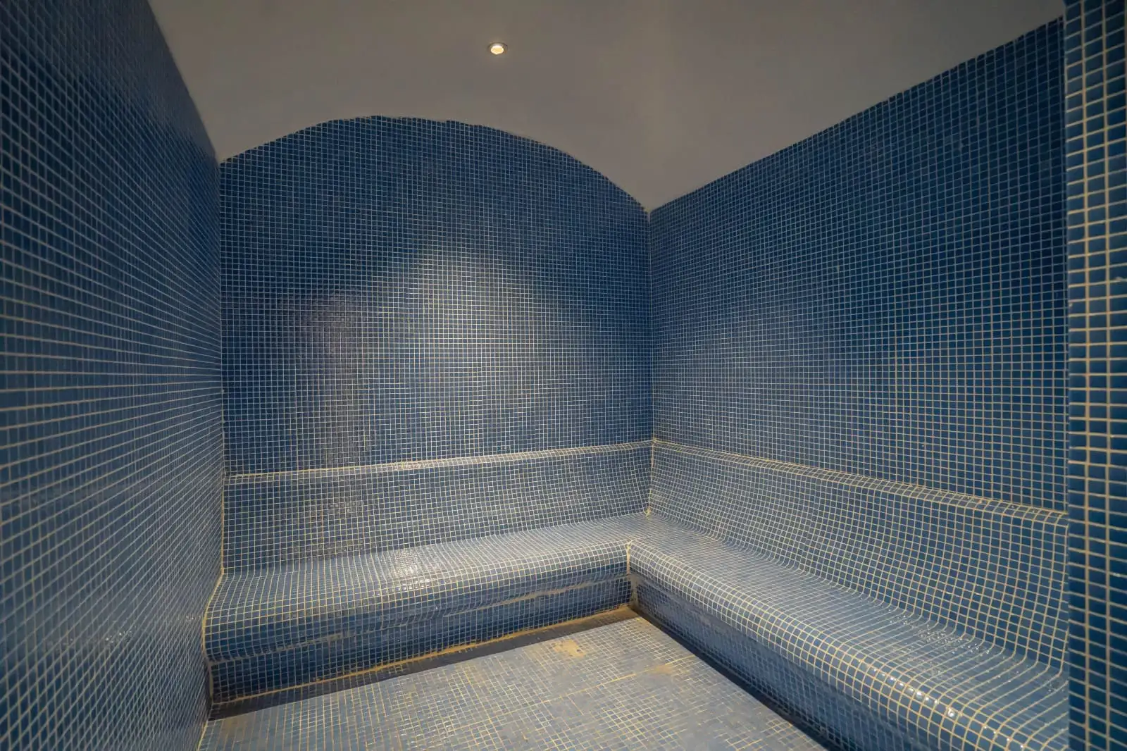 Flat 60m² in Turkey, Konakli. Priced at 110000€ rent photo-28