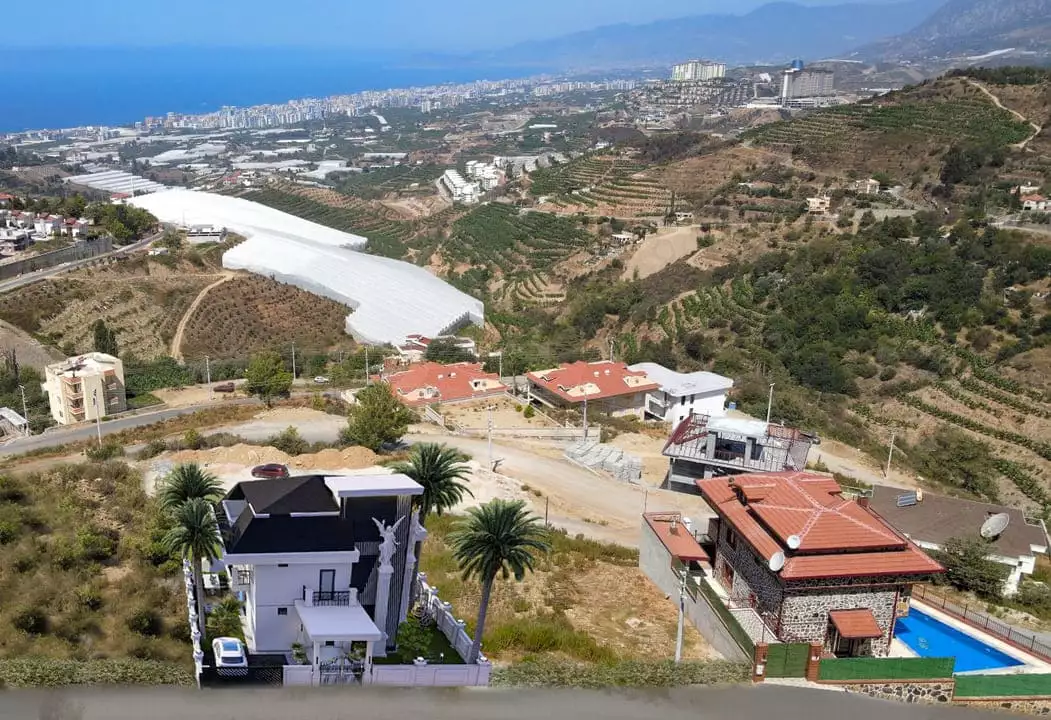 Villa 300m² in Turkey, Kargicak. Priced at 900000€ rent photo-1