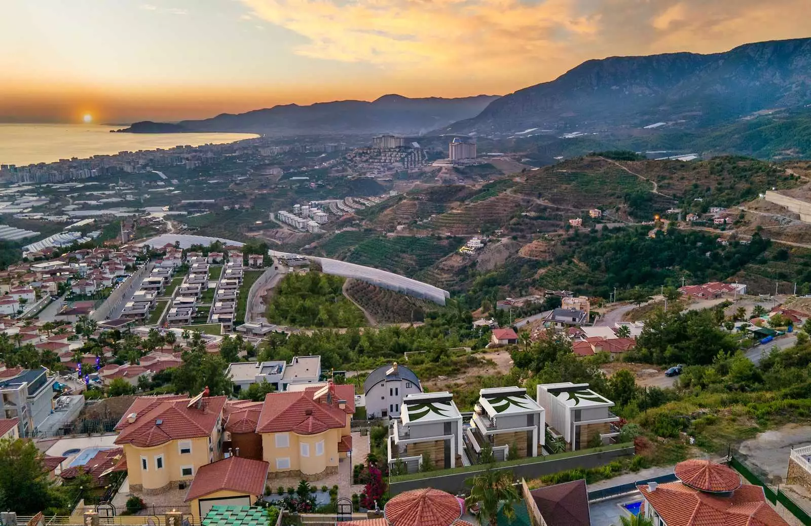 Villa 800m² in Turkey, Kargicak. Priced at 1000000€ rent photo-4