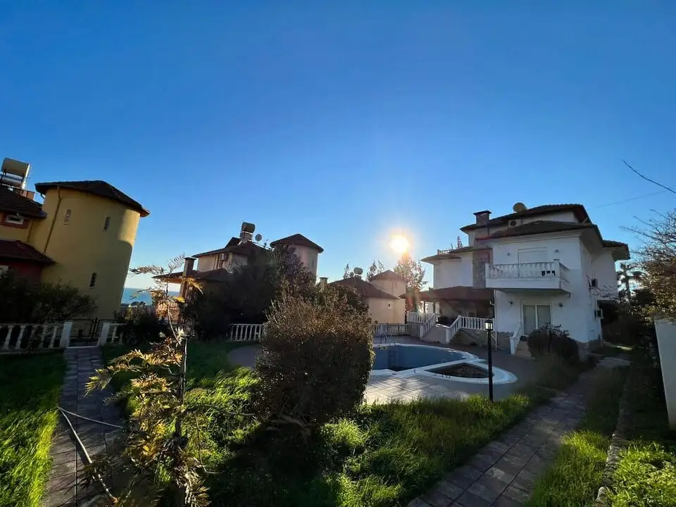 Villa 300m² in Turkey, Demirtas. Priced at 750000€ rent photo-1