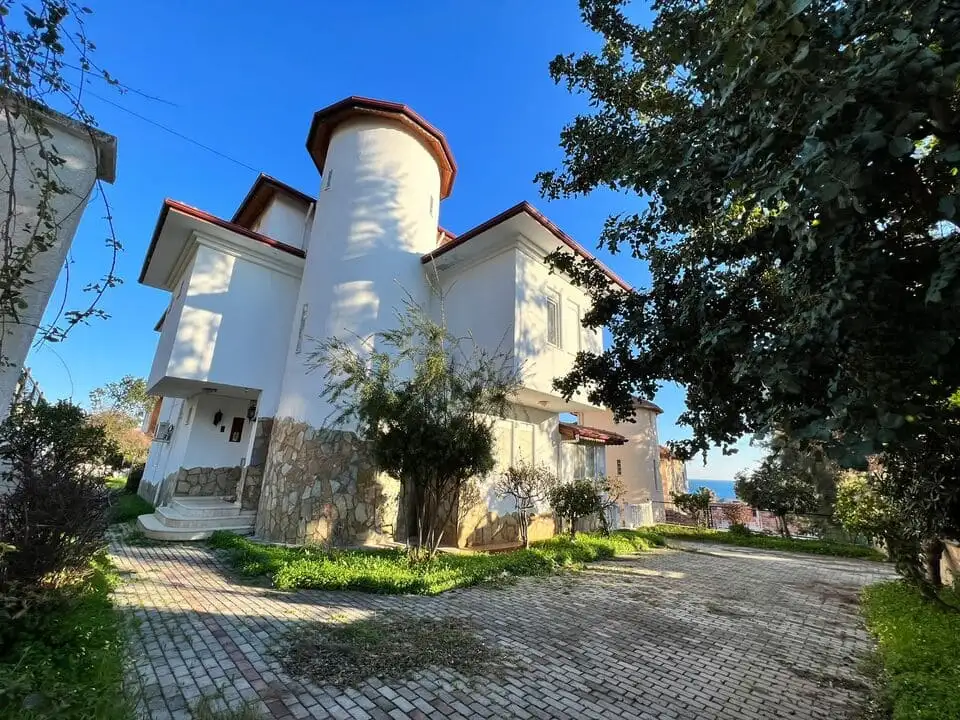 Villa 300m² in Turkey, Demirtas. Priced at 750000€ rent photo-3
