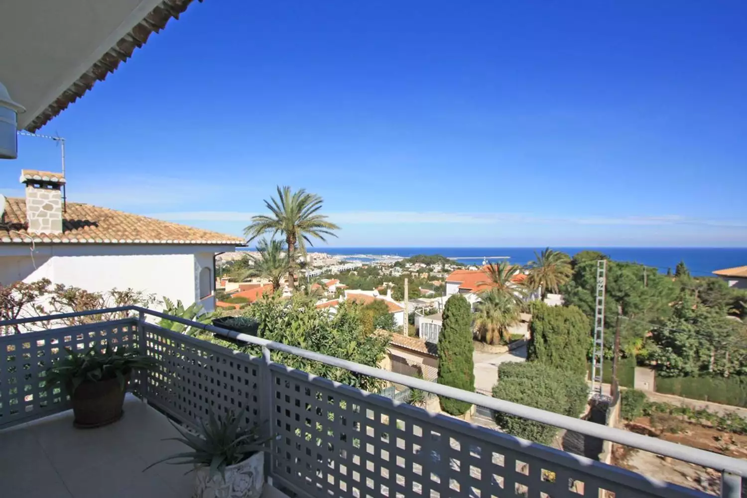 Villa 212m² in Spain, Denia. Priced at 650000€ rent photo-1