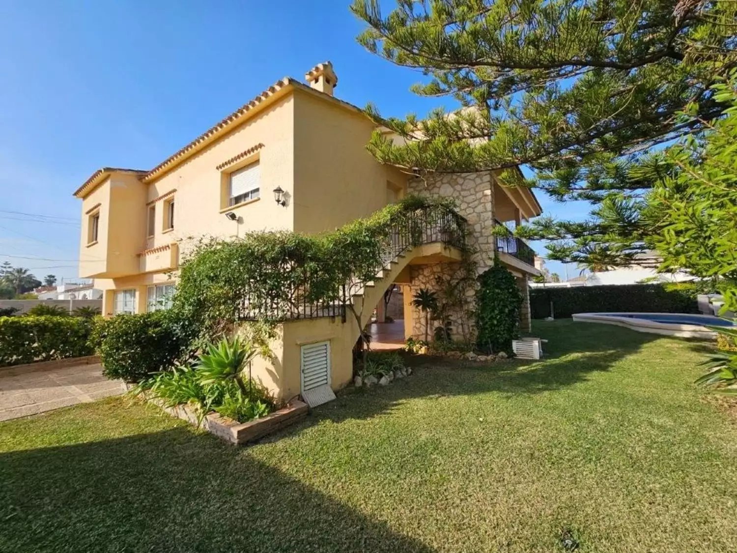 Villa 299m² in Spain, Denia. Priced at 430000€ rent photo-2