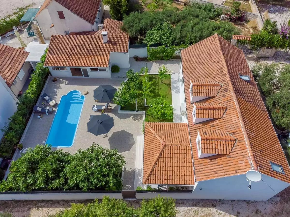 House 196m² in Croatia, Brac. Priced at 1500000€ rent photo-4