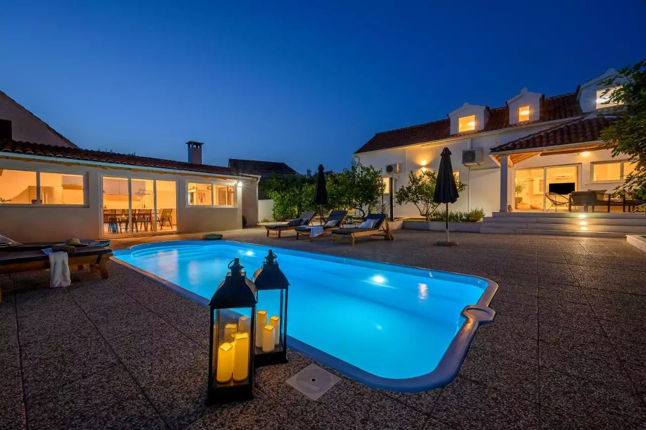 House 196m² in Croatia, Brac. Priced at 1500000€ rent photo-5