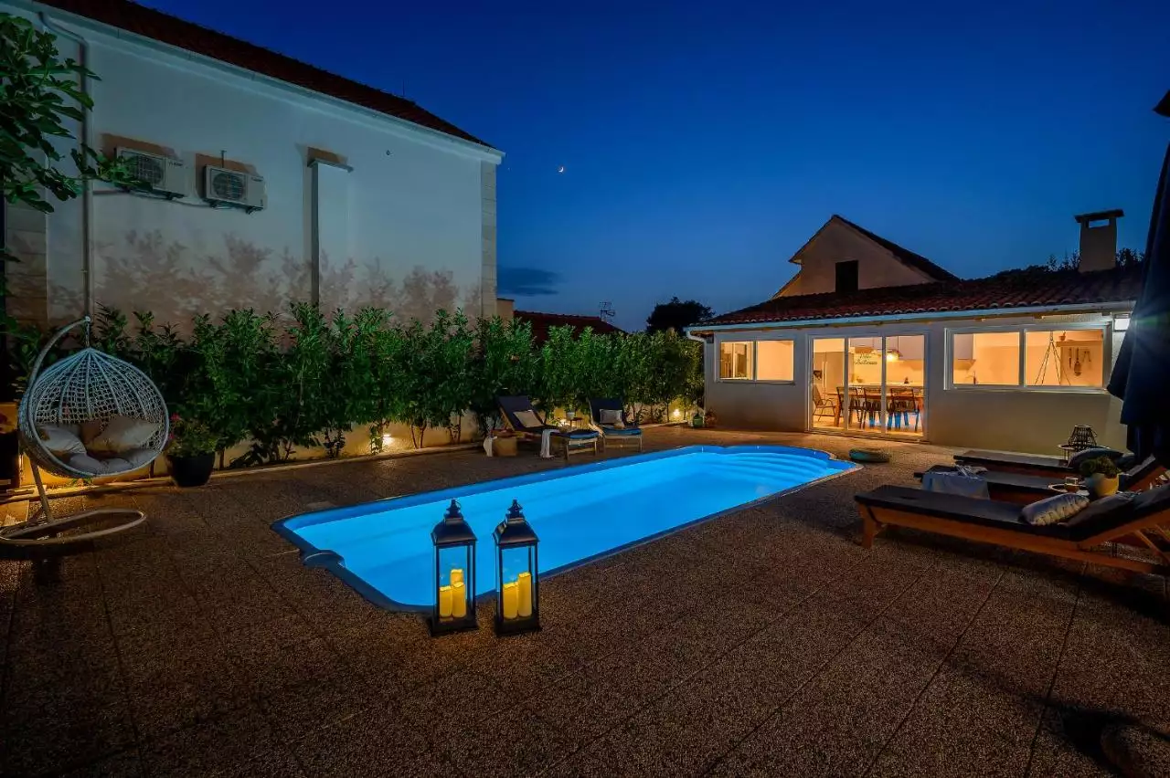House 196m² in Croatia, Brac. Priced at 1500000€ rent photo-9