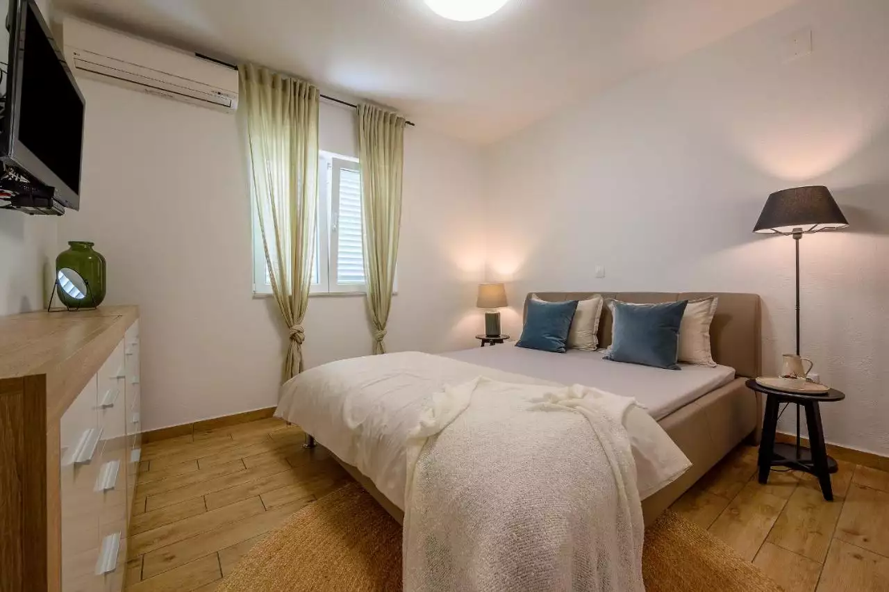 House 196m² in Croatia, Brac. Priced at 1500000€ rent photo-14