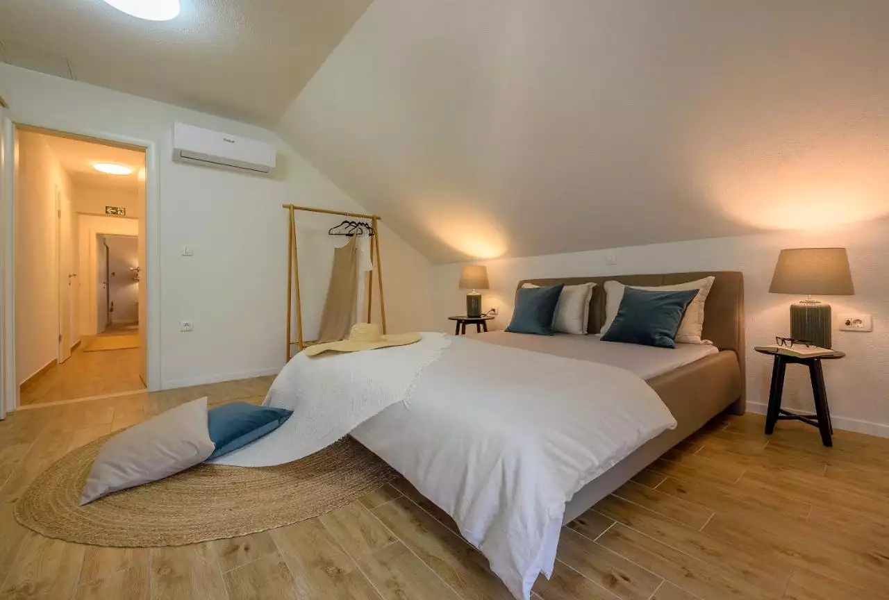 House 196m² in Croatia, Brac. Priced at 1500000€ rent photo-32