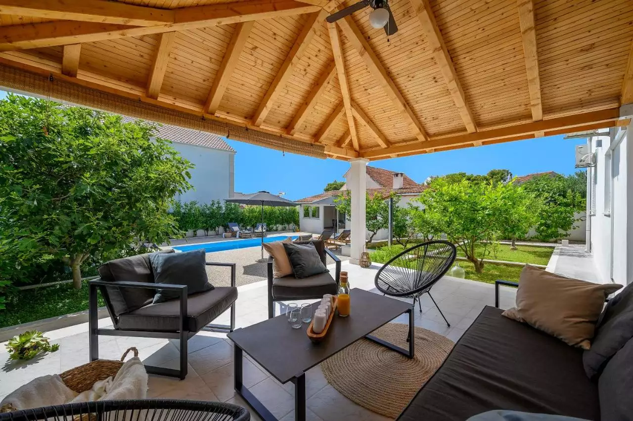 House 196m² in Croatia, Brac. Priced at 1500000€ rent photo-33
