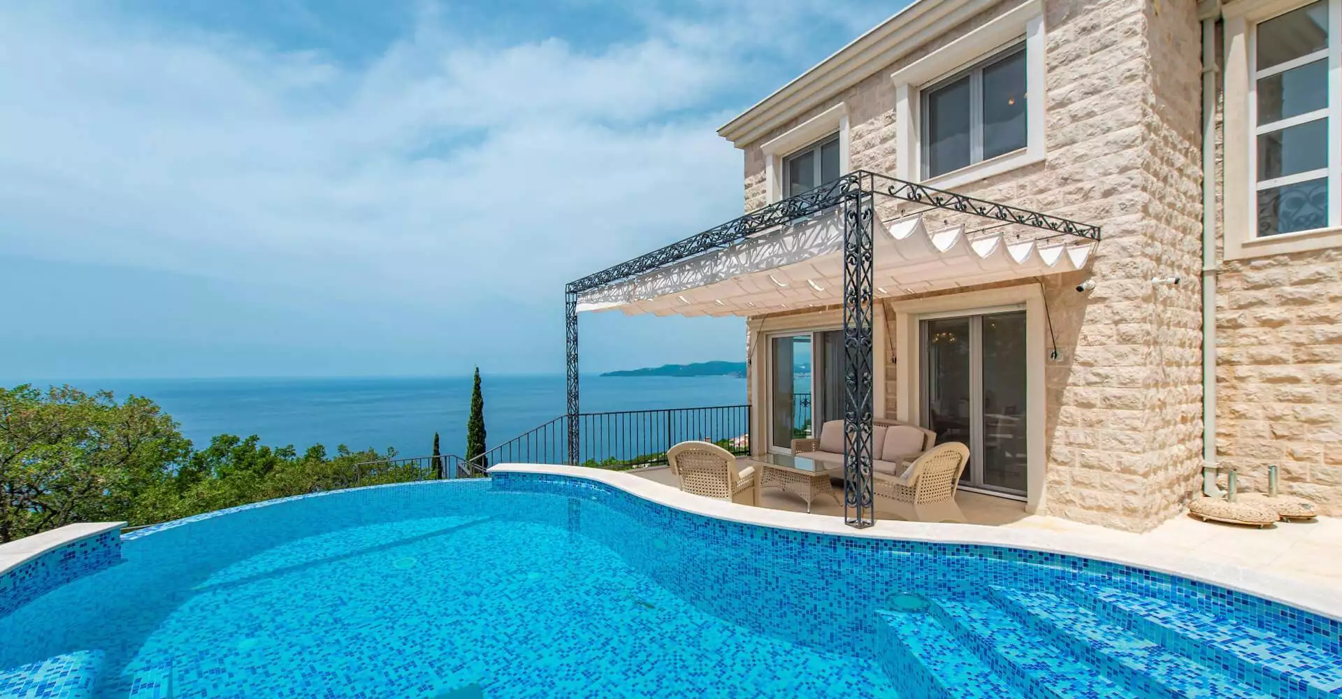 Villa 270m² in Montenegro, Rezevici. Priced at 3000000$ rent photo-1
