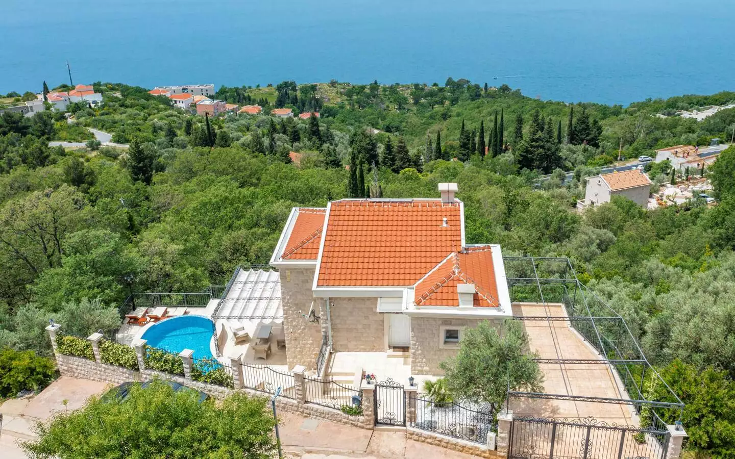 Villa 270m² in Montenegro, Rezevici. Priced at 3000000$ rent photo-2
