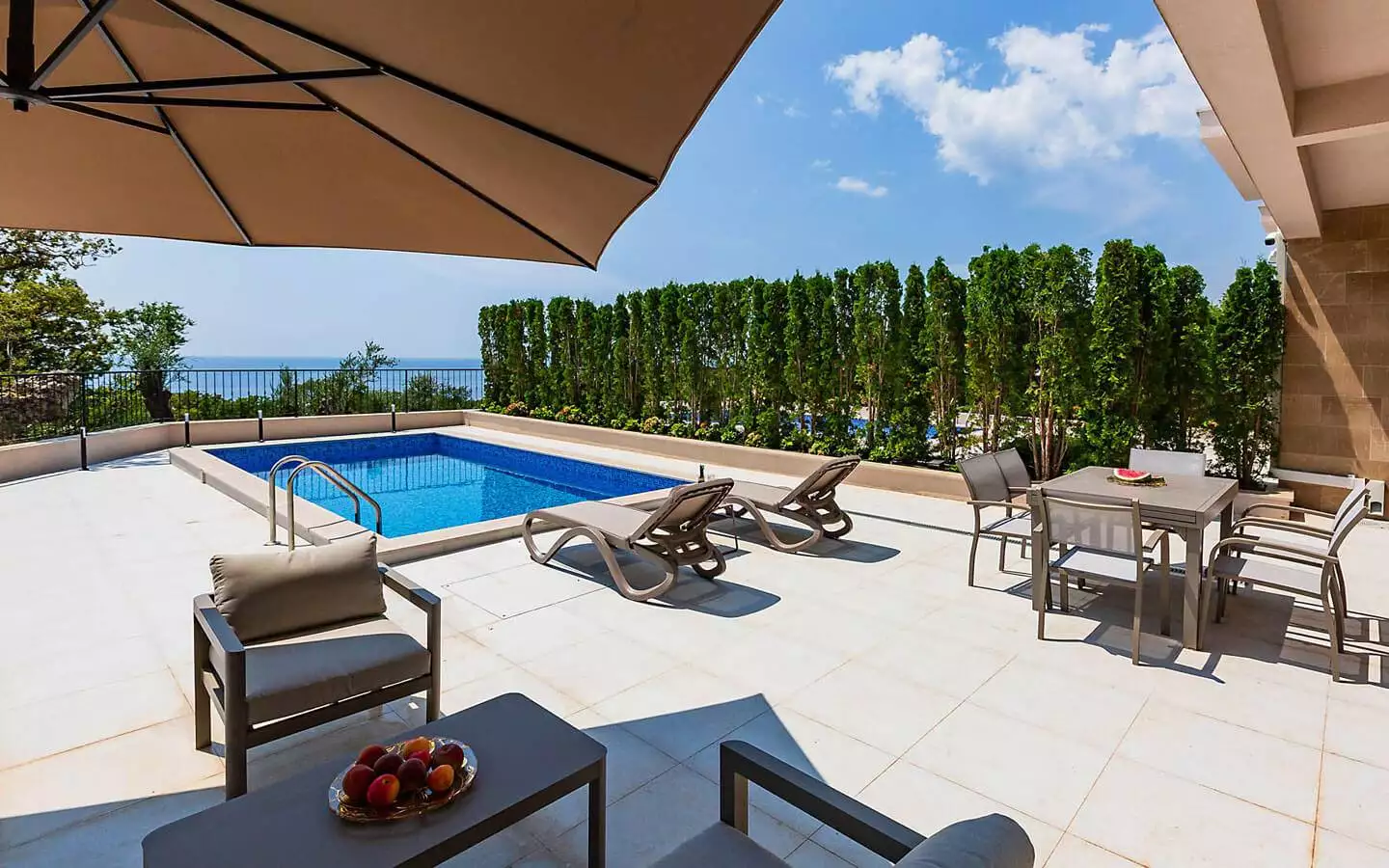 Townhouse 220m² in Montenegro, Rezevici. Priced at 720000€ rent photo-4