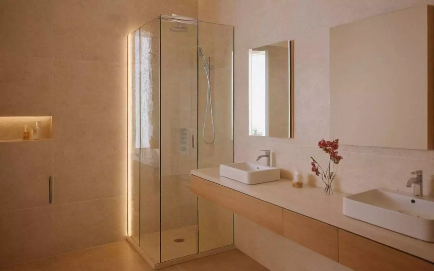 Other Properties 225m² in Montenegro, Budva. Priced at 650000€ rent photo-9
