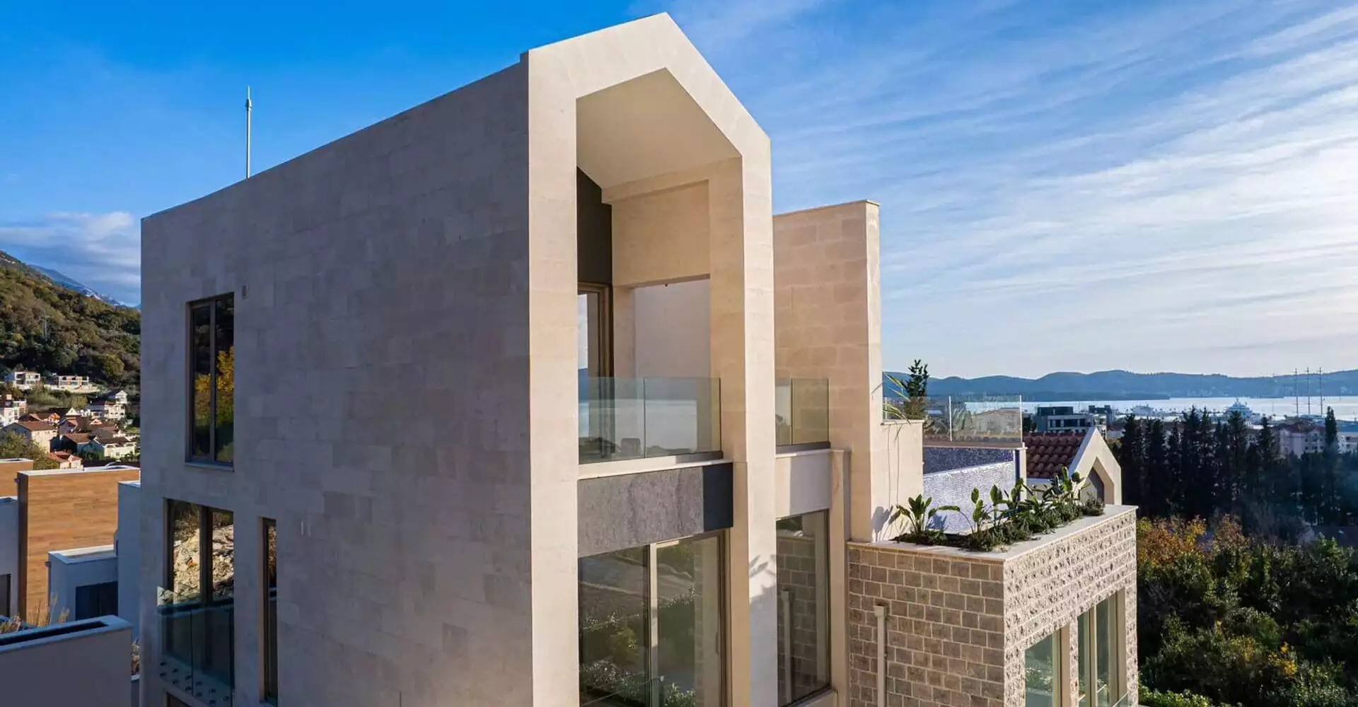 Townhouse 241m² in Montenegro, Tivat. Priced at 610000€ rent photo-4