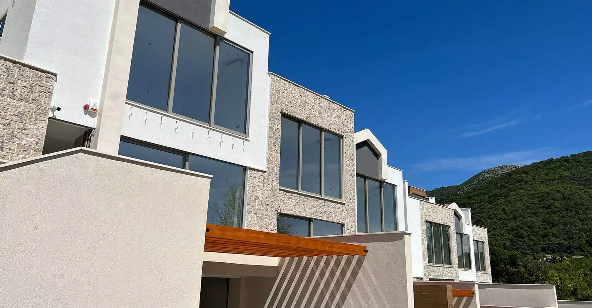 Townhouse 241m² in Montenegro, Tivat. Priced at 610000€ rent photo-5
