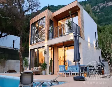 Buy in Montenegro for 554400$