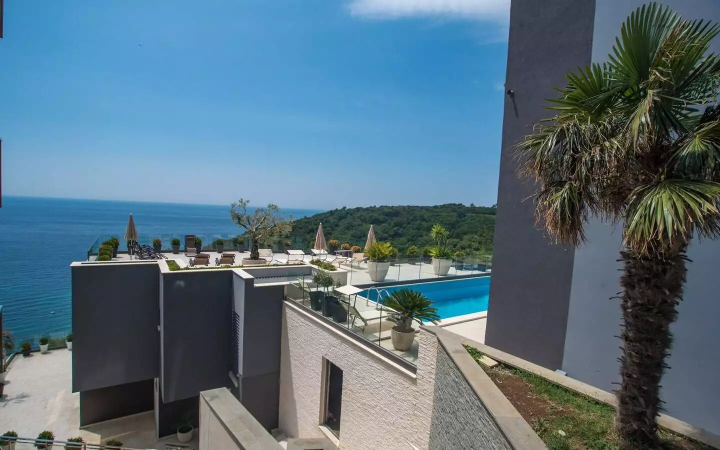 Villa 1133m² in Montenegro, Vidikovac. Priced at 3000000$ rent photo-3