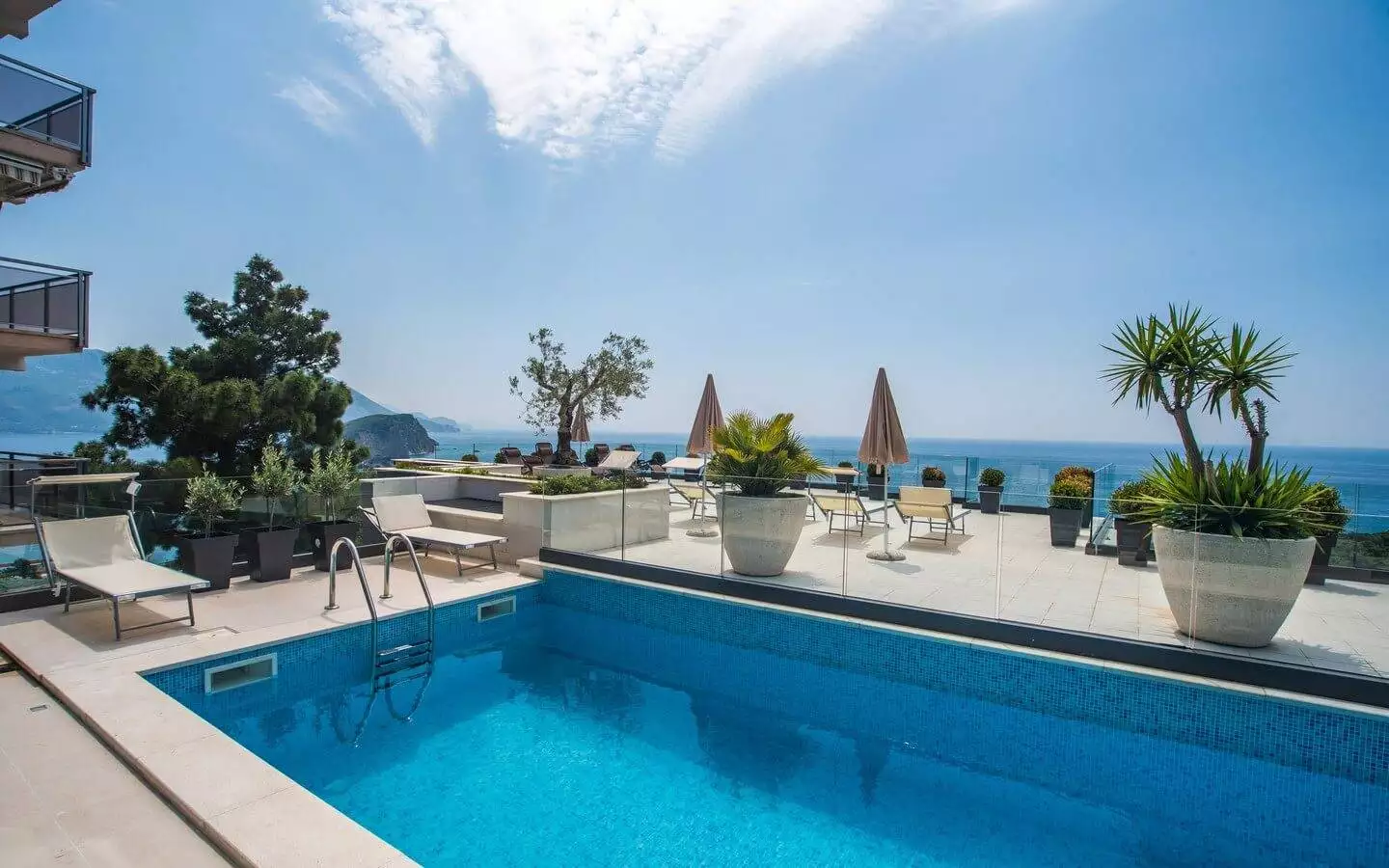 Villa 1133m² in Montenegro, Vidikovac. Priced at 3000000$ rent photo-6