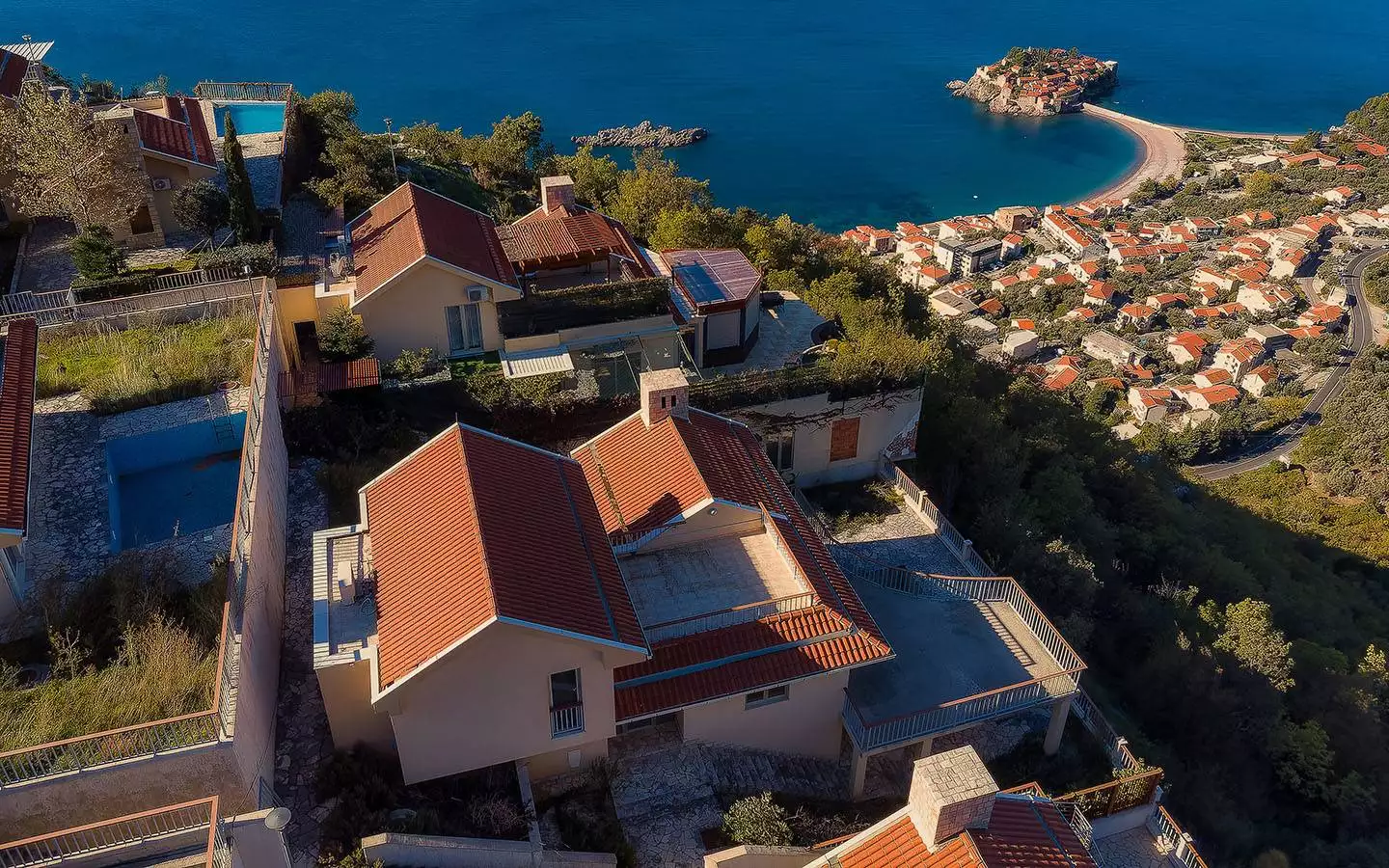 Villa 216m² in Montenegro, Budva. Priced at 400000$ rent photo-2