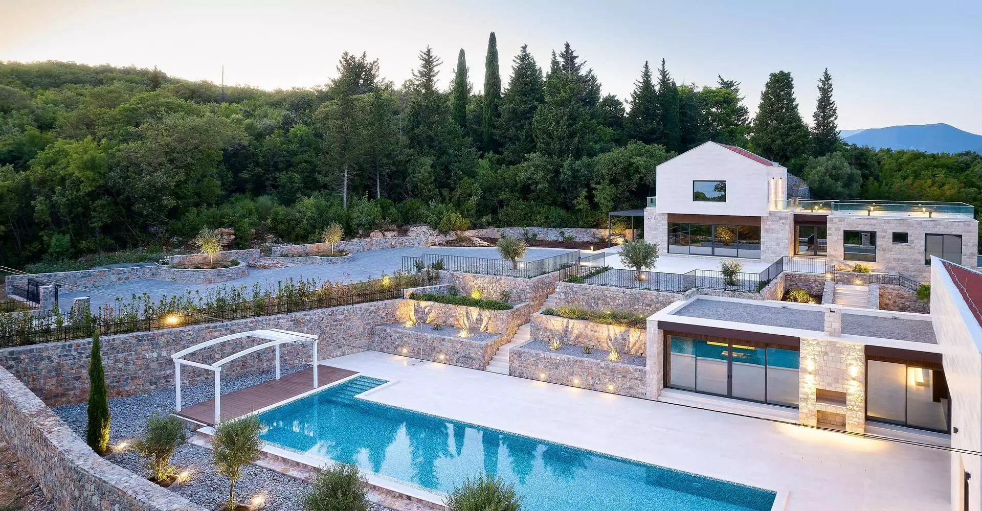 Villa 558m² in Montenegro, Tivat. Priced at 3000000$ rent photo-1