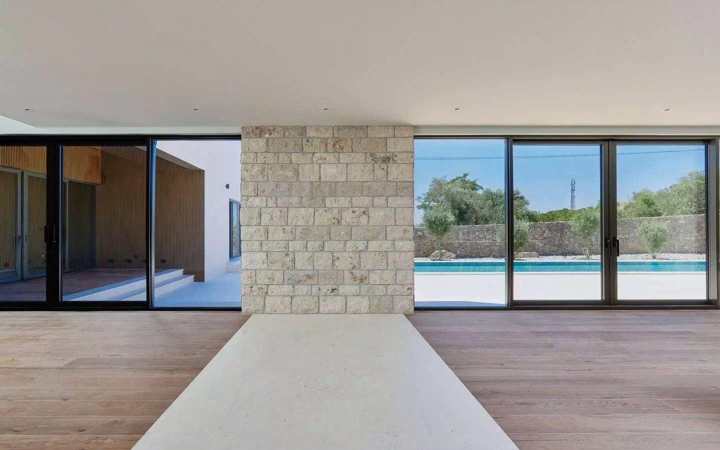 Villa 558m² in Montenegro, Tivat. Priced at 3000000$ rent photo-16