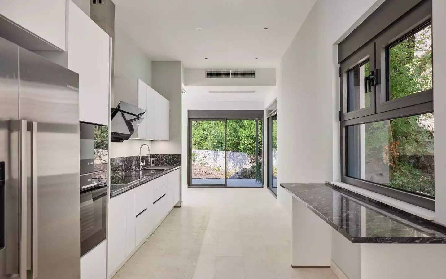 Villa 558m² in Montenegro, Tivat. Priced at 3000000$ rent photo-22