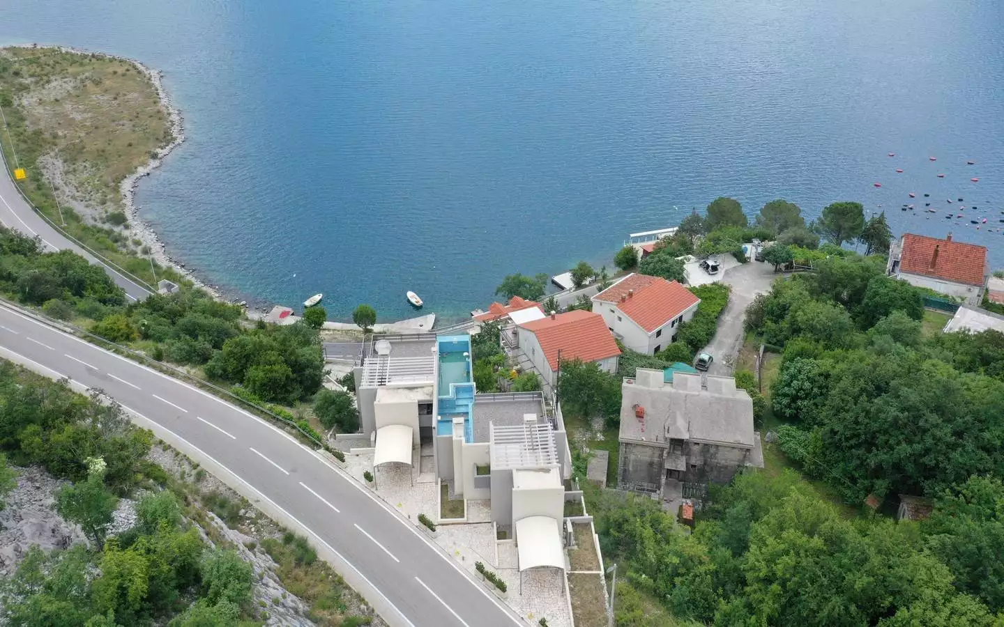 Villa 286m² in Montenegro, Morinj. Priced at 1200000$ rent photo-2