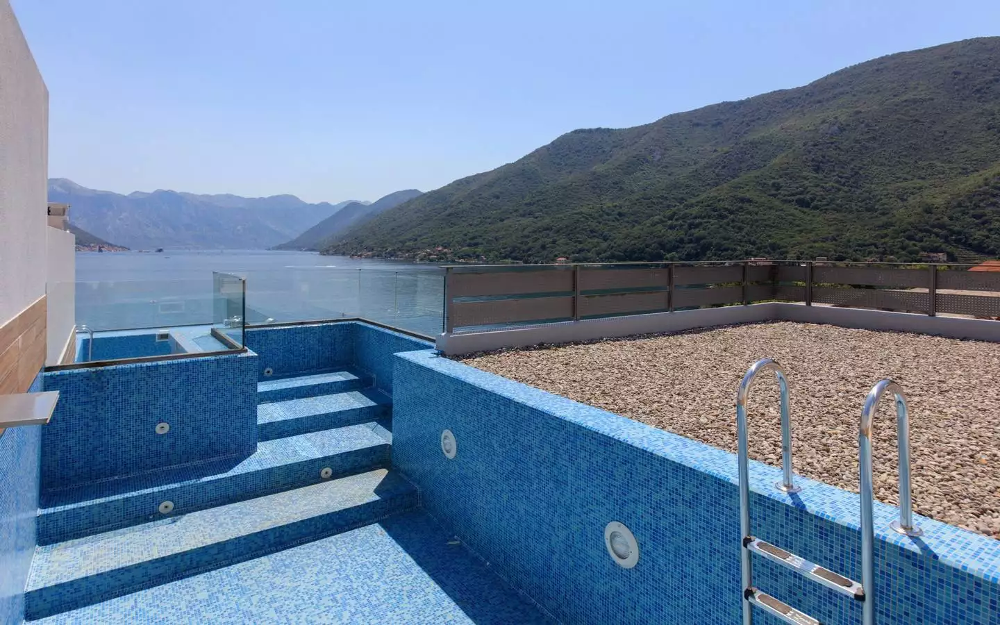 Villa 286m² in Montenegro, Morinj. Priced at 1200000$ rent photo-5