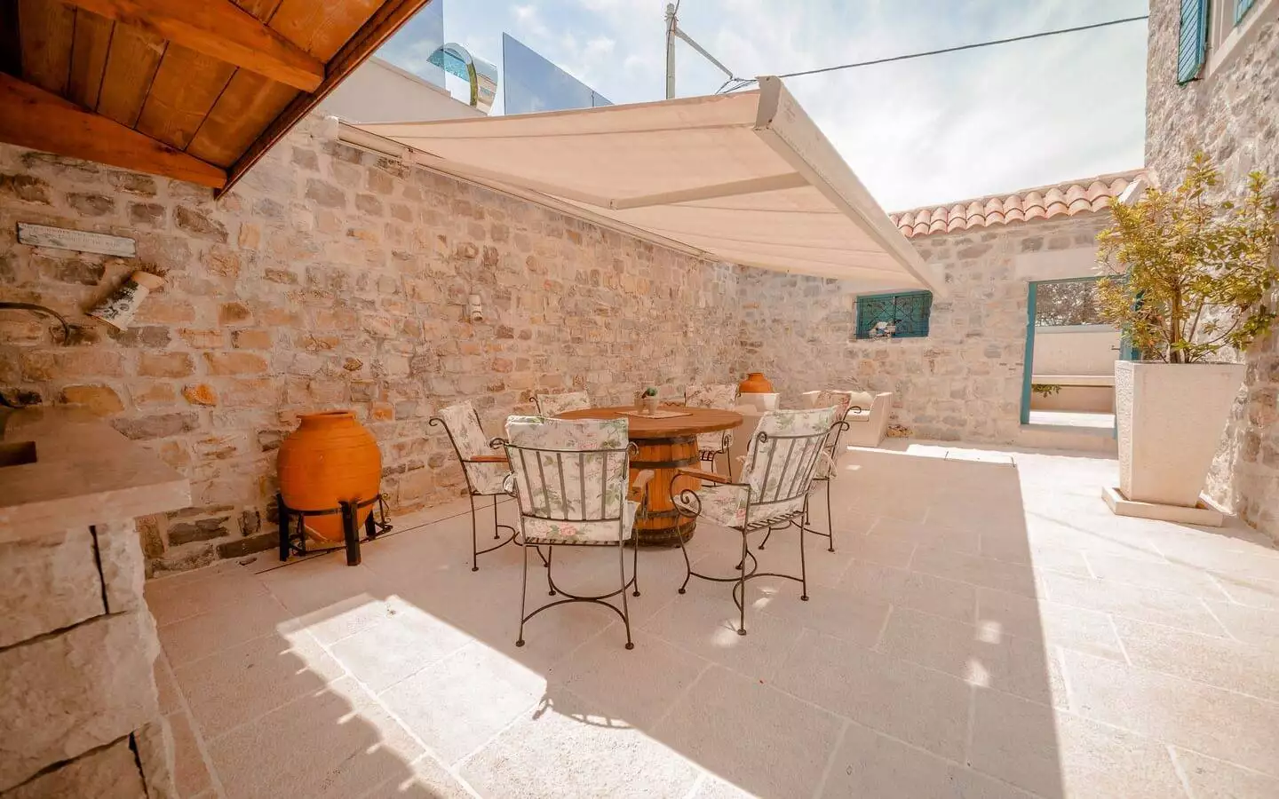 Villa 125m² in Montenegro, Tivat. Priced at 1200000$ rent photo-5