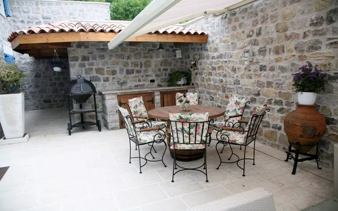 Villa 125m² in Montenegro, Tivat. Priced at 1200000$ rent photo-6