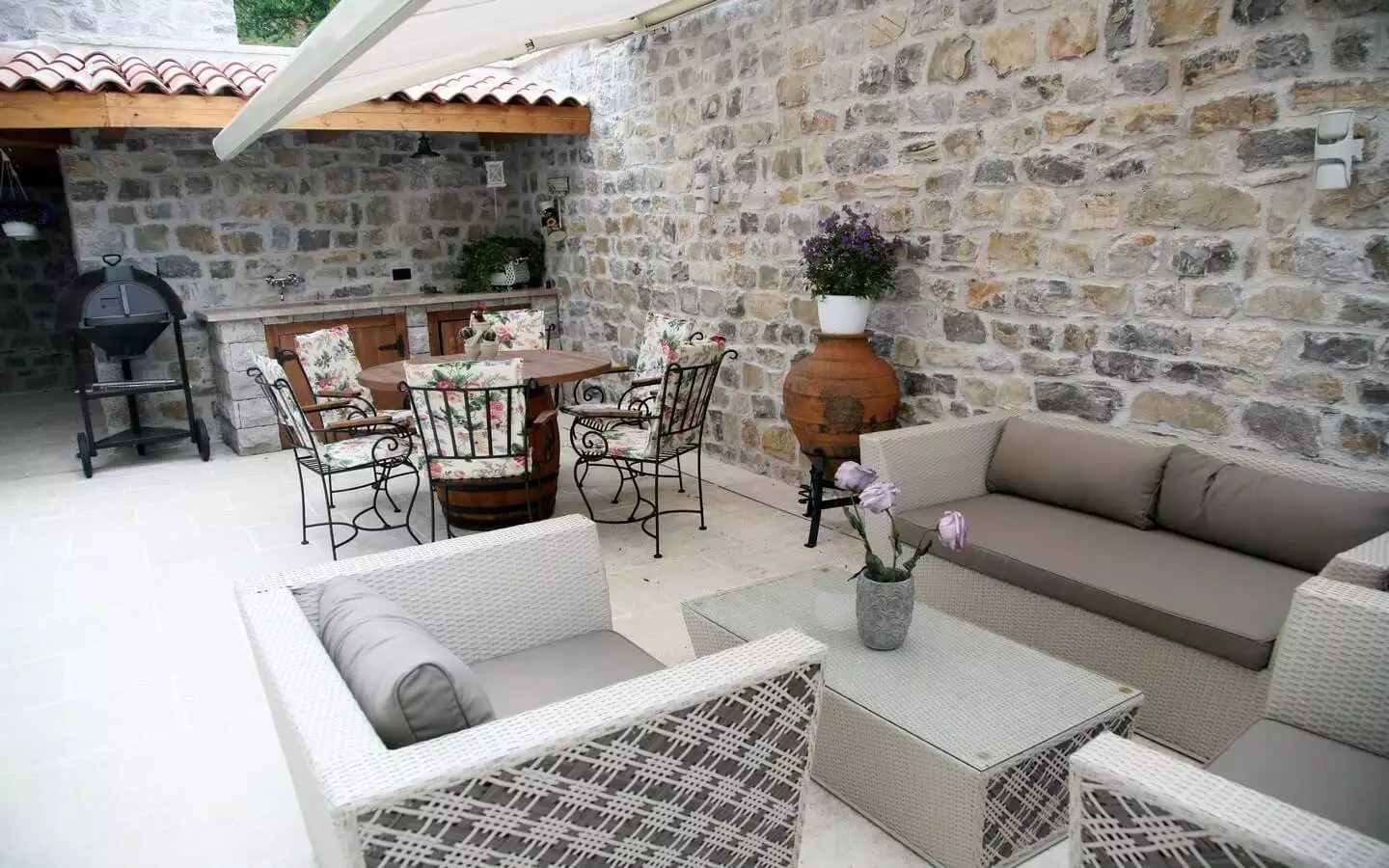 Villa 125m² in Montenegro, Tivat. Priced at 1200000$ rent photo-7