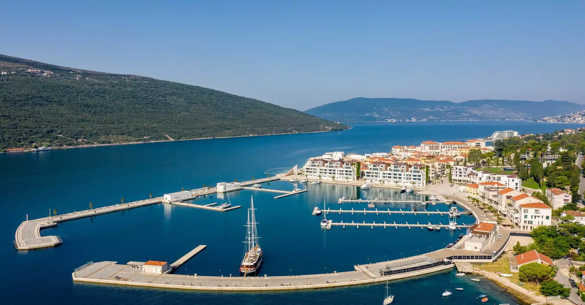 Flat 102m² in Montenegro, Kumbor. Priced at 1225000€ rent photo-1