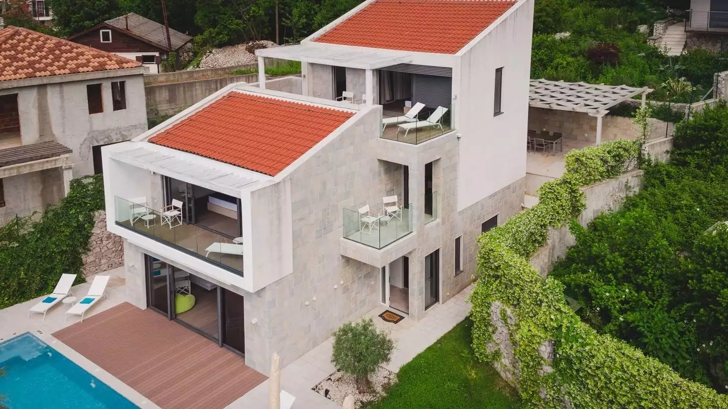 Villa 450m² in Montenegro, Strp. Priced at 3500000$ rent photo-4