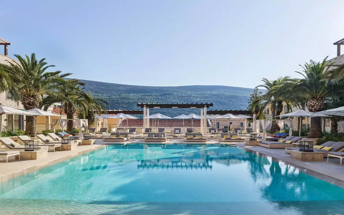 Flat 162m² in Montenegro, Kumbor. Priced at 1105000€ rent photo-8