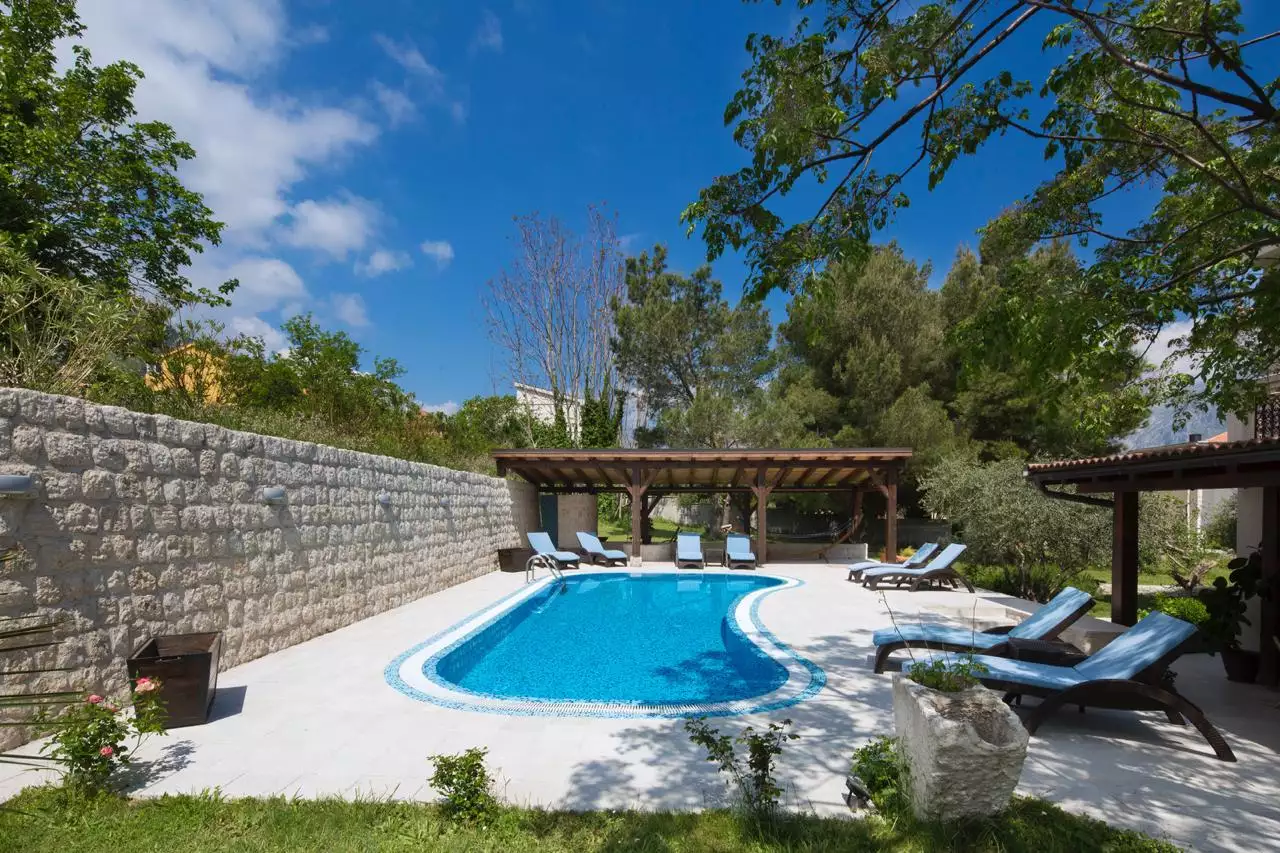 Villa 497m² in Montenegro, Prcanj. Priced at 4200000$ rent photo-11