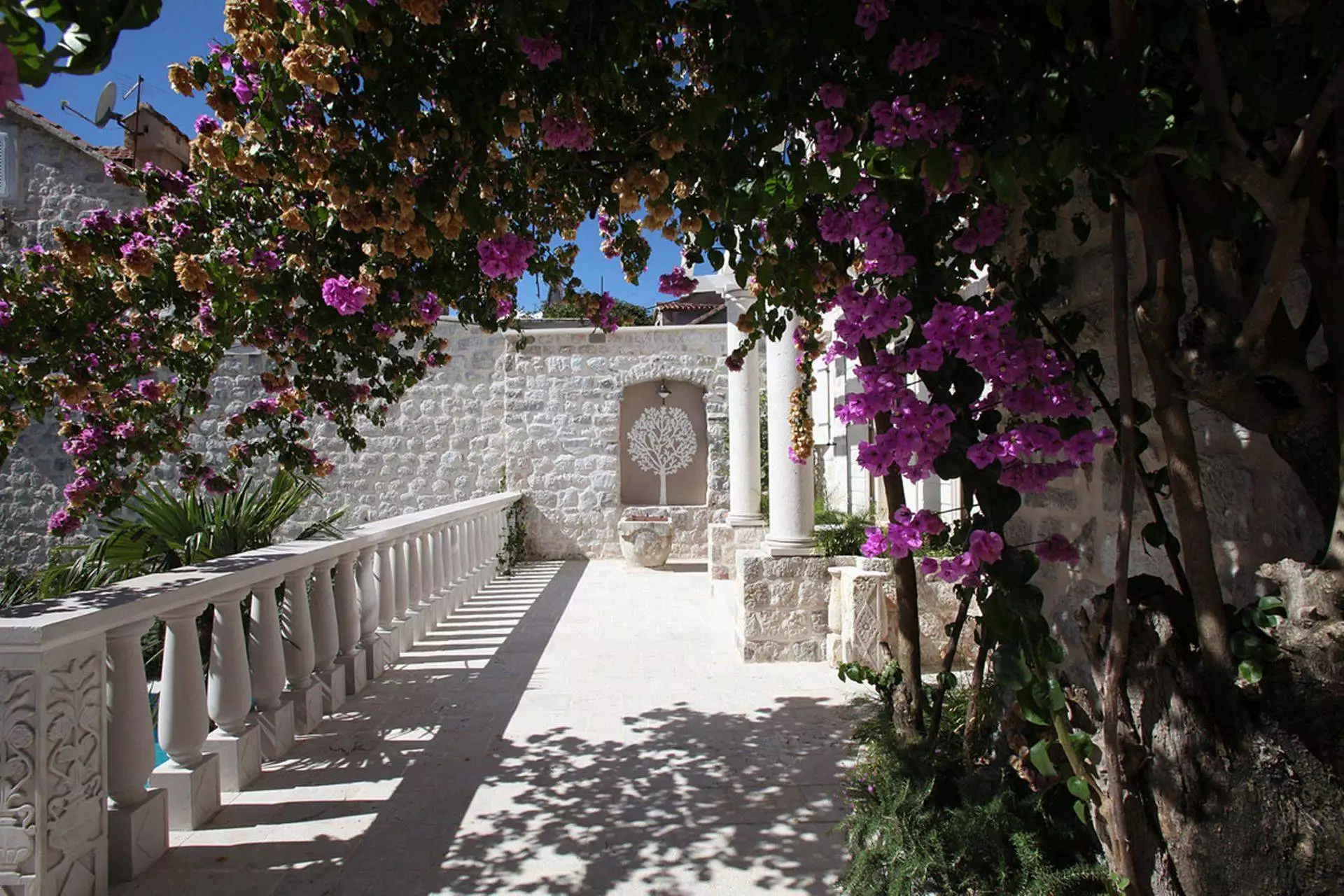 Villa 273m² in Montenegro, Perast. Priced at 2500000$ rent photo-3
