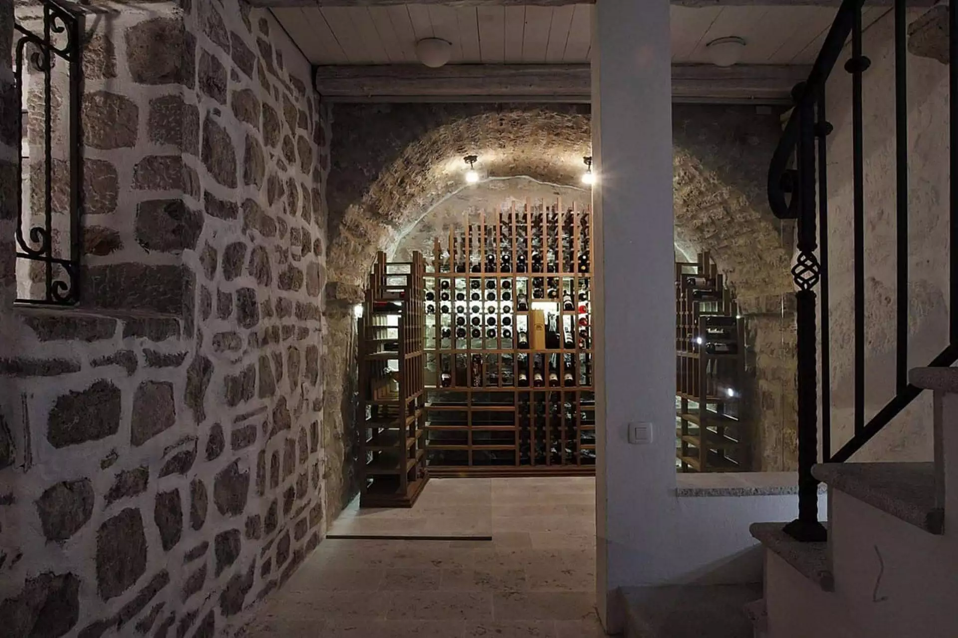 Villa 273m² in Montenegro, Perast. Priced at 2500000$ rent photo-9