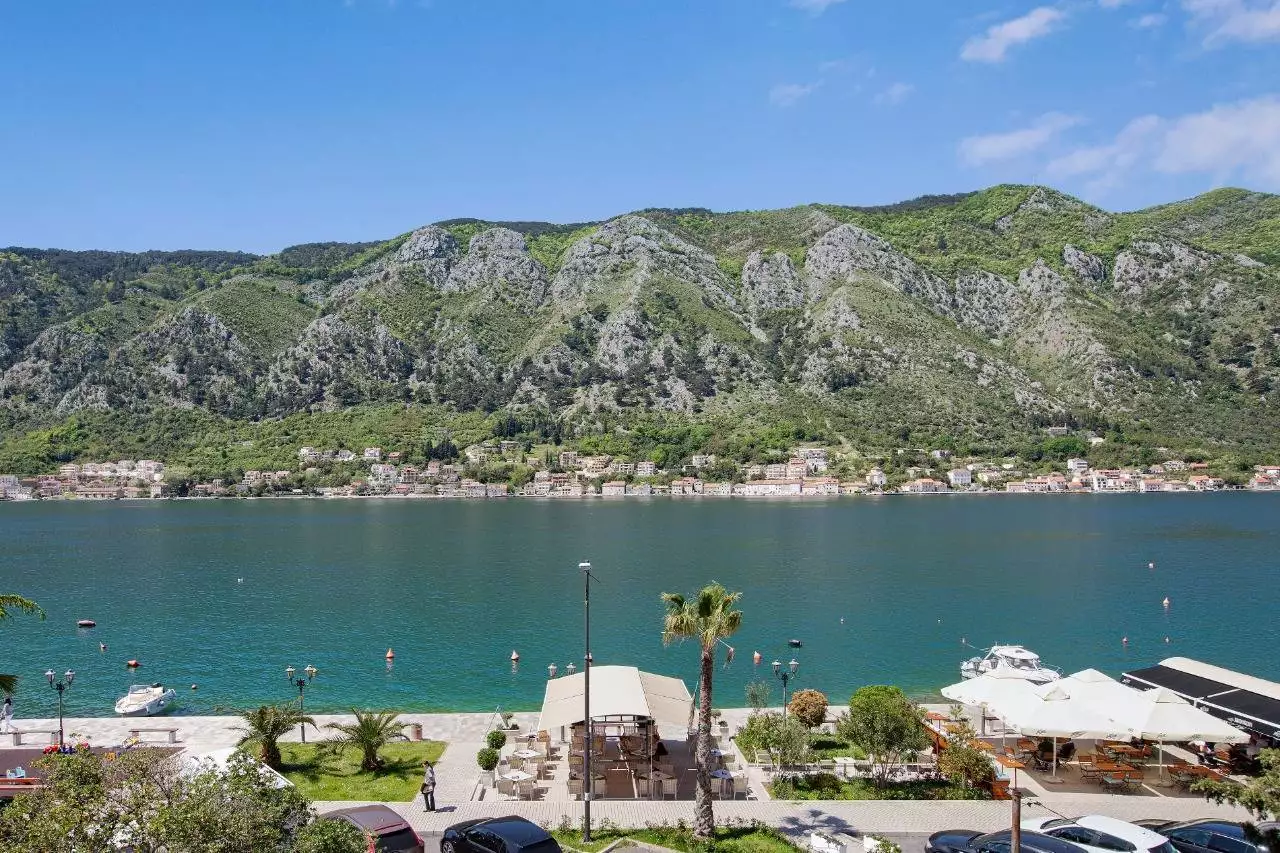 Flat 90m² in Montenegro, Kotor. Priced at 400000$ rent photo-17