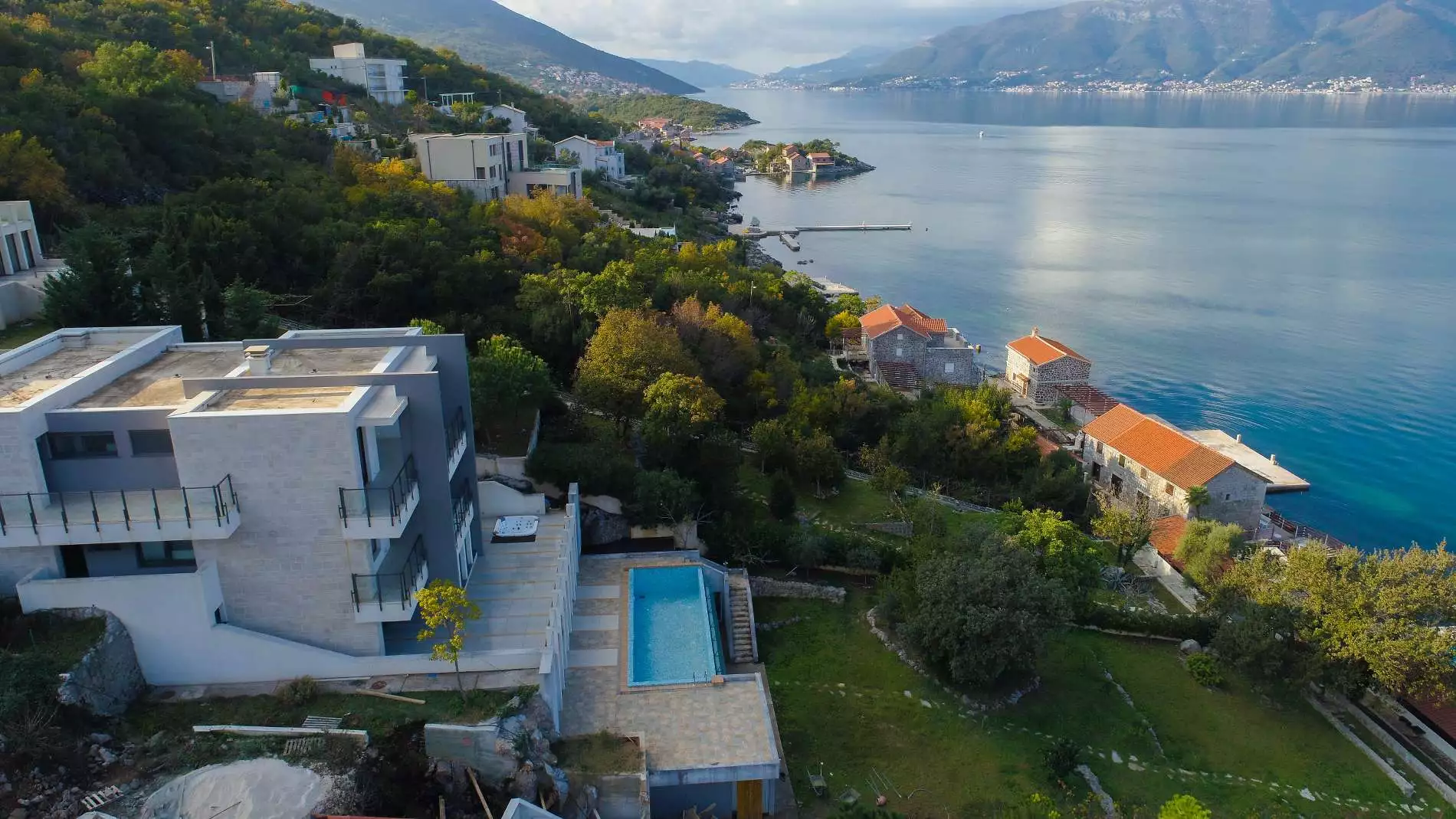 Villa 770m² in Montenegro, Tivat. Priced at 3500000$ rent photo-14