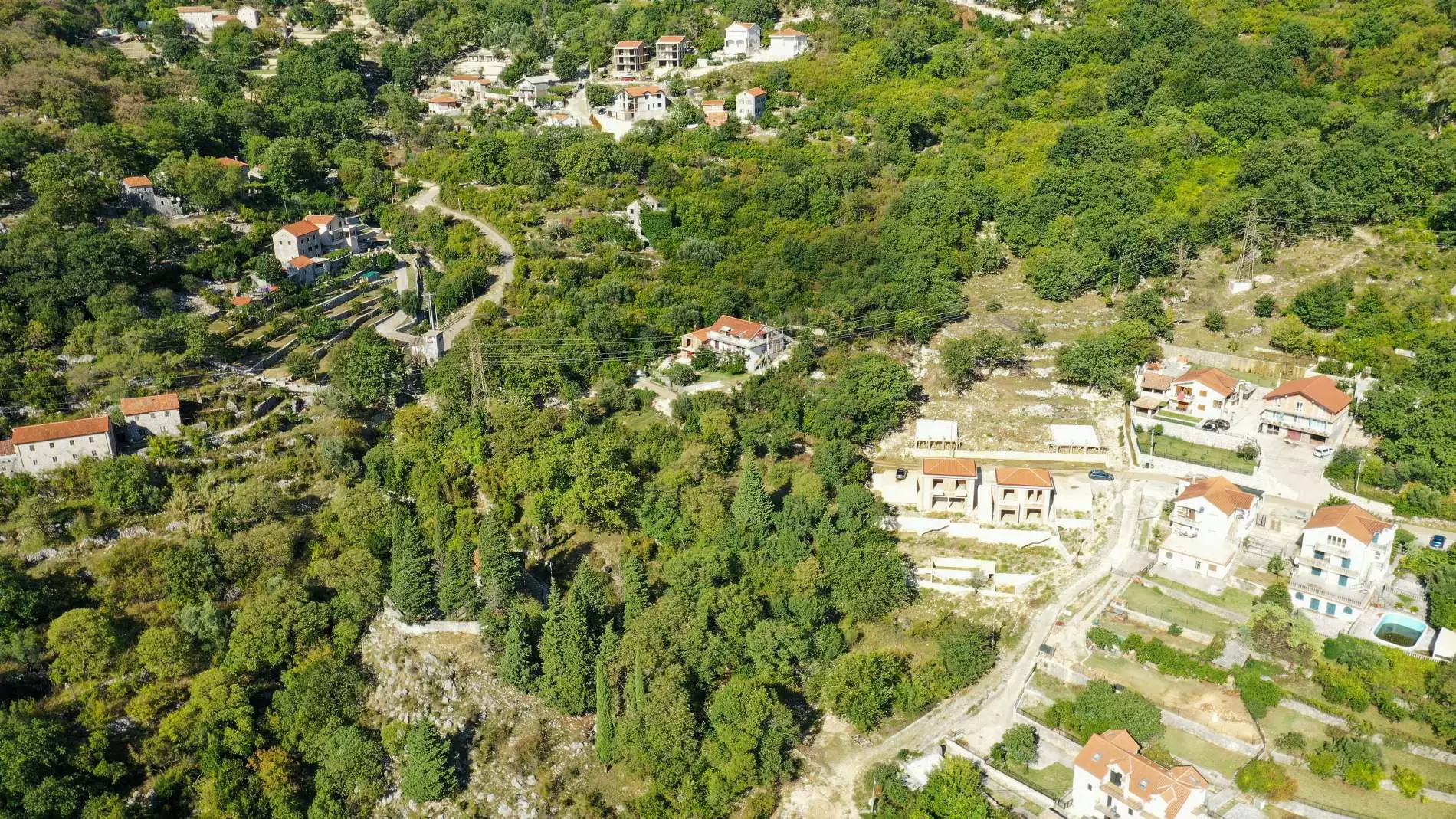 Other Properties 1360m² in Montenegro, Risan. Priced at 300000$ rent photo-3