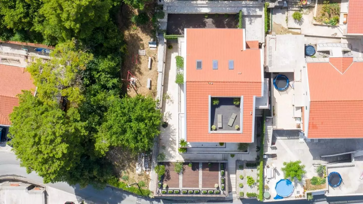 House 510m² in Montenegro, Muo. Priced at 1750000$ rent photo-3