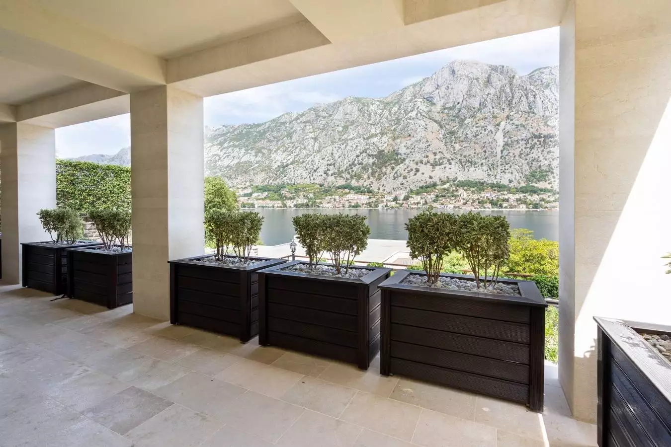 House 510m² in Montenegro, Muo. Priced at 1750000$ rent photo-4
