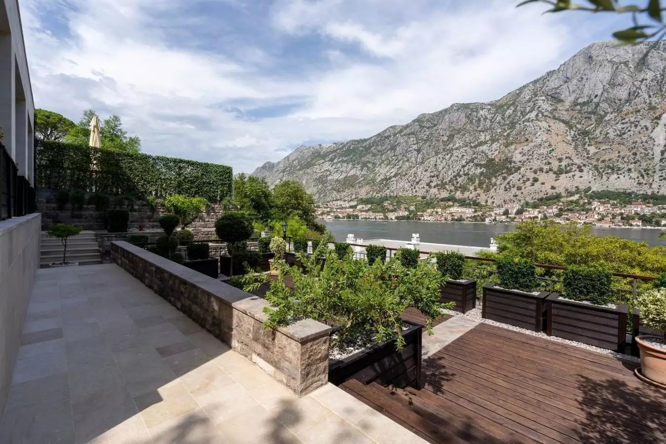 House 510m² in Montenegro, Muo. Priced at 1750000$ rent photo-5