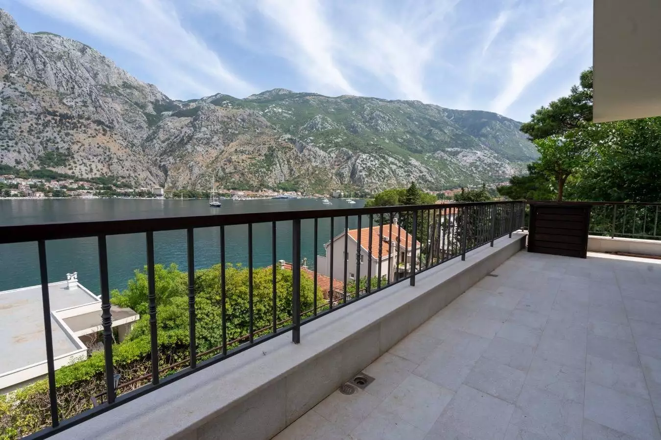 House 510m² in Montenegro, Muo. Priced at 1750000$ rent photo-9