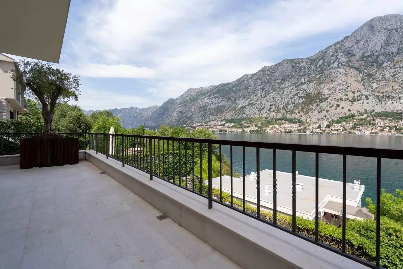 House 510m² in Montenegro, Muo. Priced at 1750000$ rent photo-10
