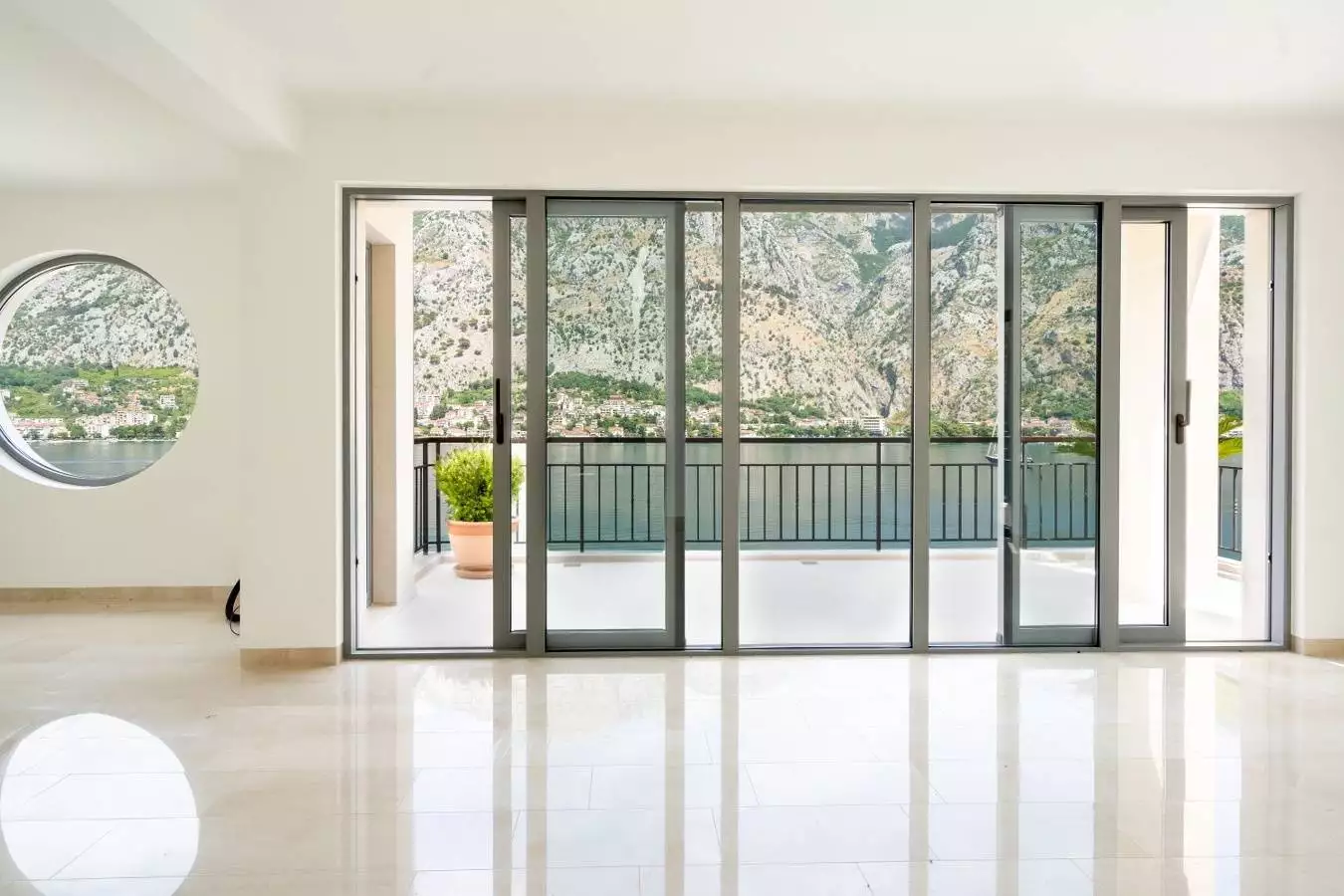 House 510m² in Montenegro, Muo. Priced at 1750000$ rent photo-12