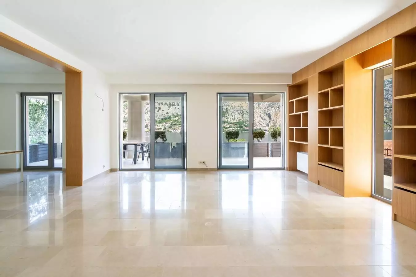 House 510m² in Montenegro, Muo. Priced at 1750000$ rent photo-13